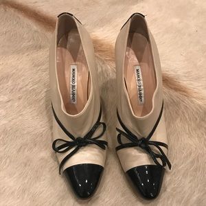 Manolo Blahnik classic nude and black mule pumps